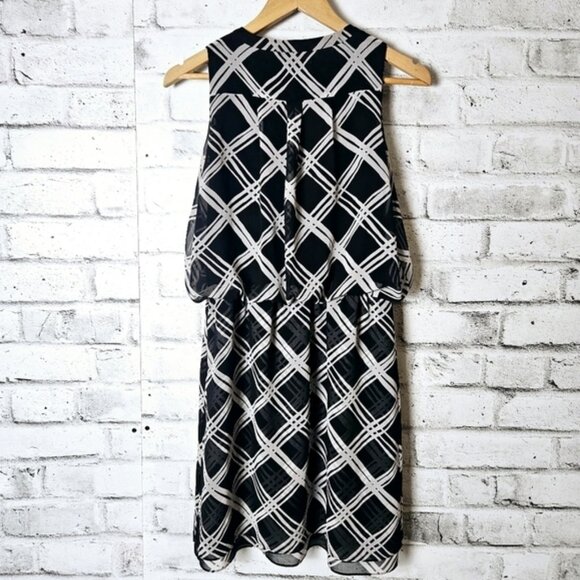 Dresses & Skirts - Banana Republic Chiffon Black and Grey Dress Zipper in the Front